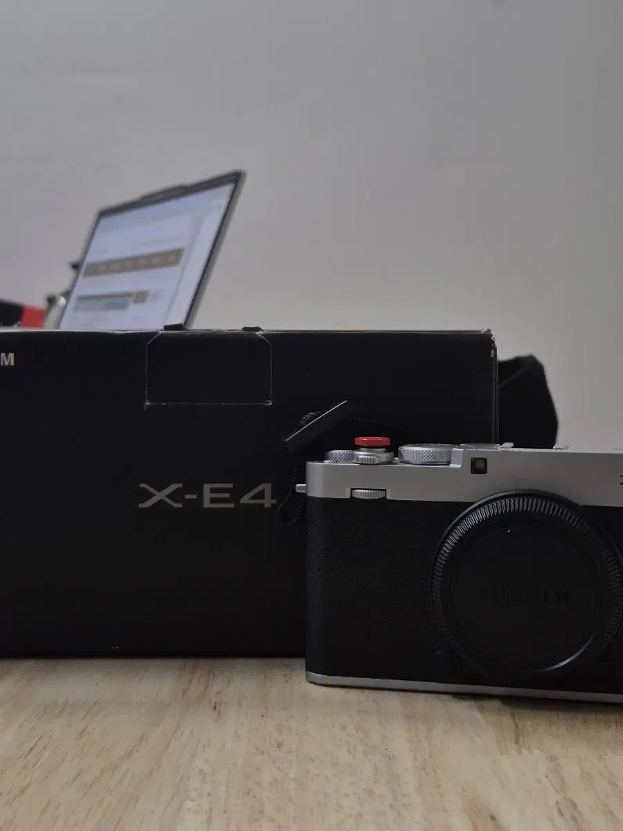 후지 X-E4 + 시그마 56mm 1.4  x8플래시 포함