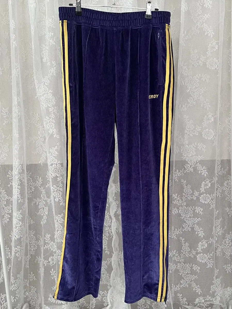 L)NERDY NERDY Side-line velvet track pants Training pants Purple