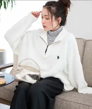 폴로 자수 화이트 집업 스웨터