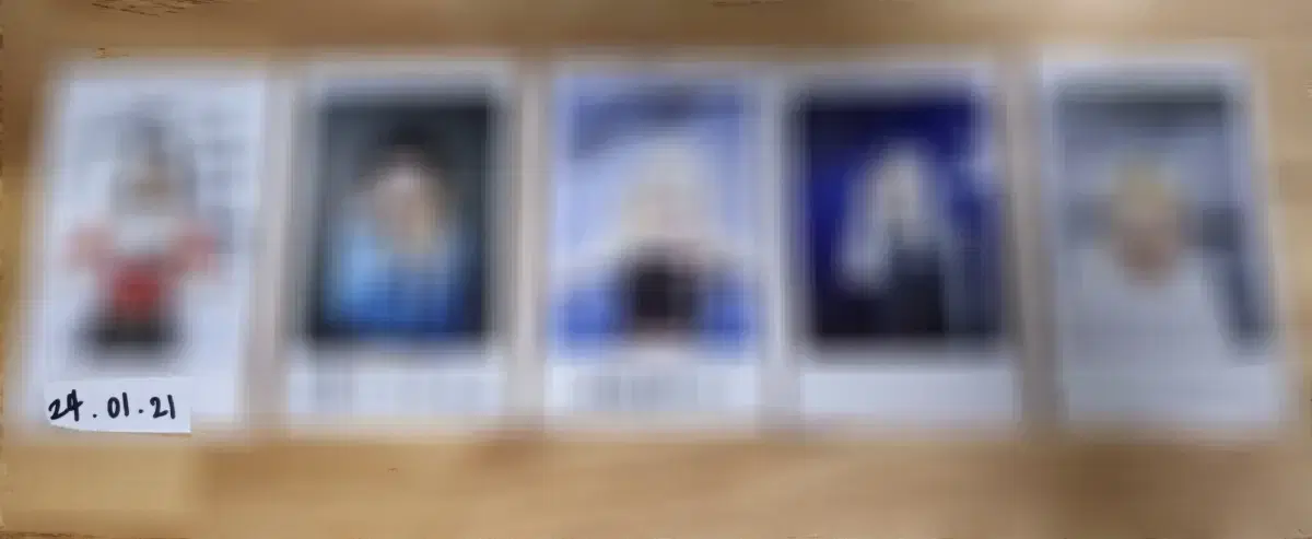ichillin chaerin sign polaroid sign pola