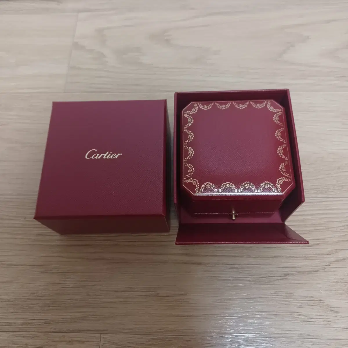 New) Cartier ring case. Box