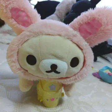 코리락쿠마 꽃밭의 작은 토끼 인형