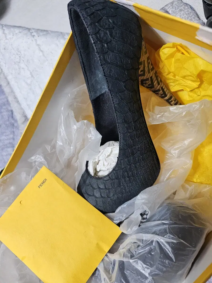 (Fendi)펜디 다크 그린 파이톤 힐