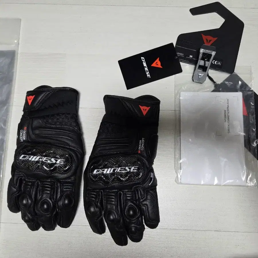 다이네즈 긴장갑 CARBON 4 SHORT LEATHER GLOVES