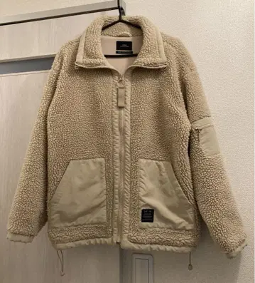 URBAN OUTFITTERS 보아 자켓