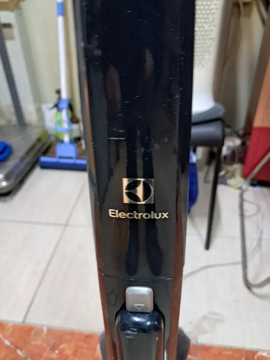 일렉트로룩스 2win청소기[ZB3302AK]판매합니다
