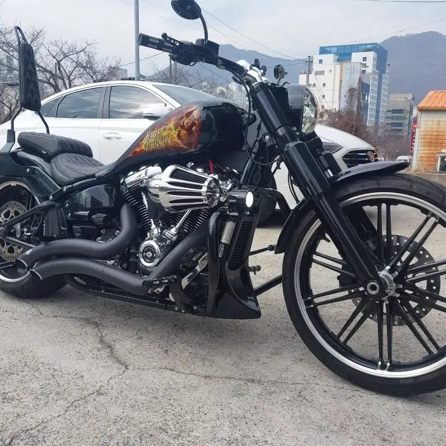 할리데이비슨 브레이크아웃 21년 8천키로 특A급
