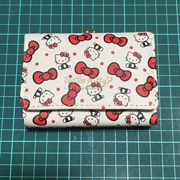 헬로키티 45주년 기념 지갑