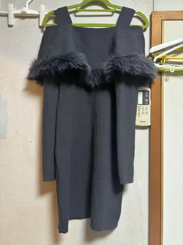 NOMAE 원피스 원웨이 퍼 케이프 오프숄더 니트 원피스 다크 그레이