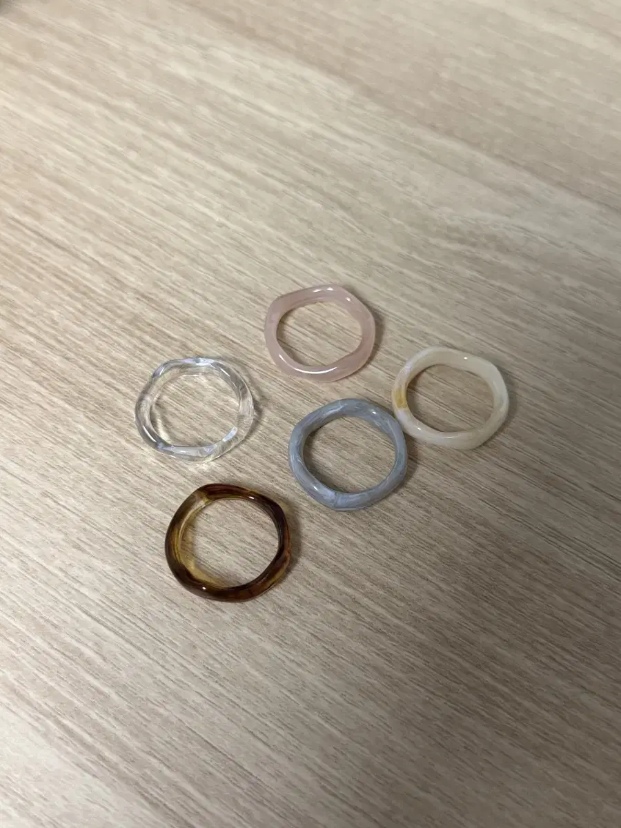 5개 세트 옥반지 아크릴 반지 팝니다