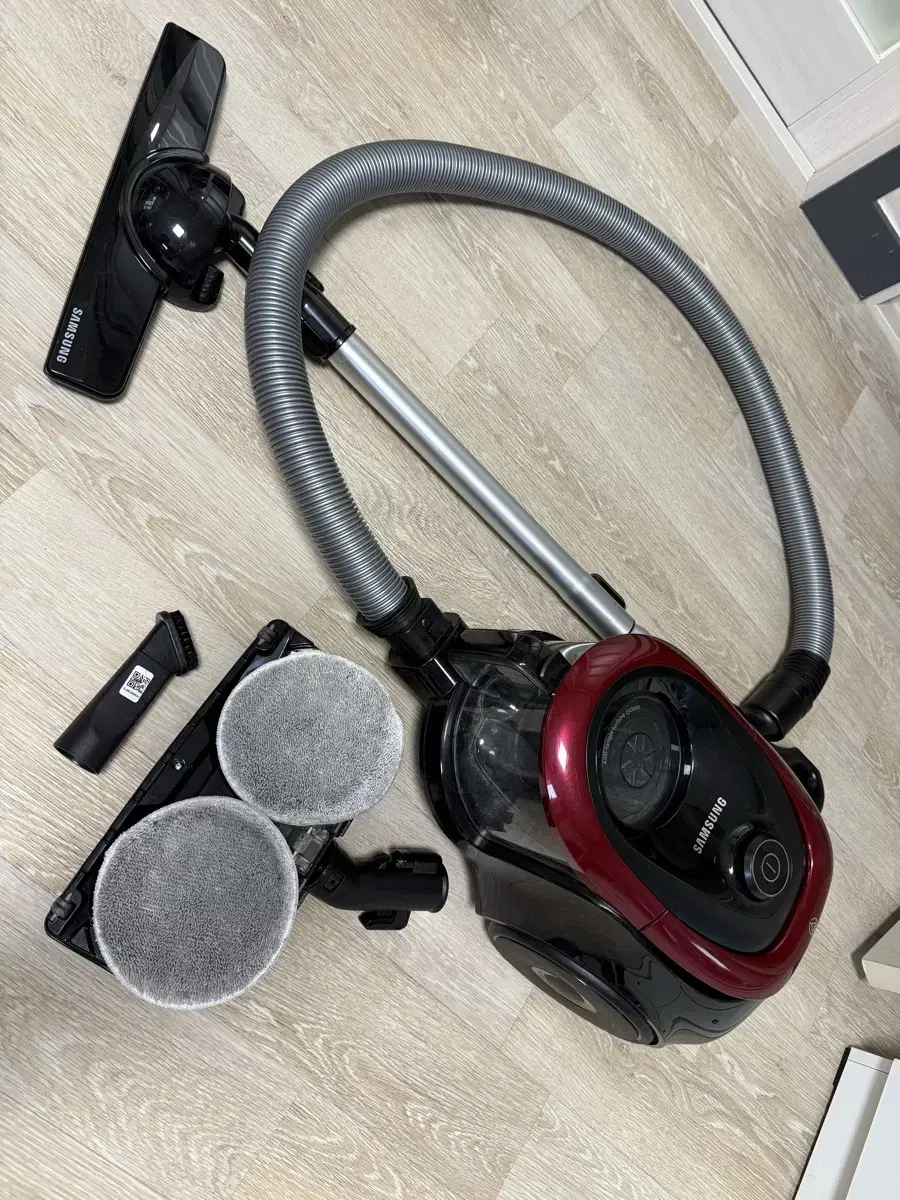 Samsung U-shaped vacuum cleaner