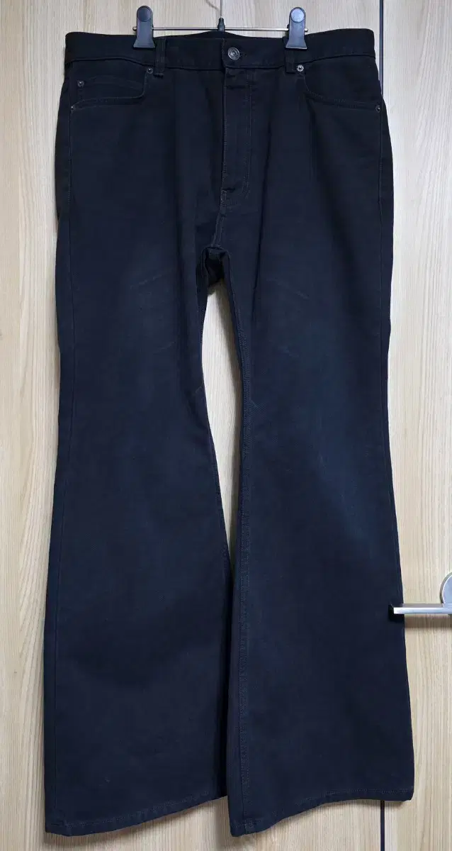 [발렌시아가][M] 블랙 플레어드 팬츠