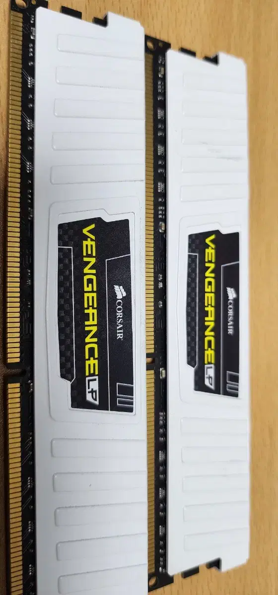 Corsair Vengeance LPX PC3-1600 8G 2개