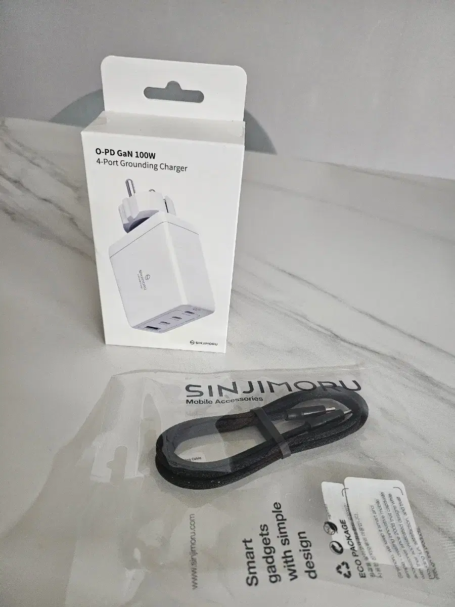 신지모루 O-PD GaN 100W 4포트 고속충전기+C 케이블