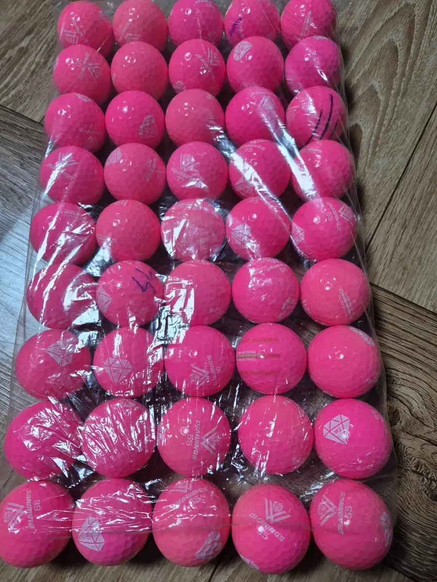 다이야윙스 골프공 핑크 m2, 50알 개당 1500원
