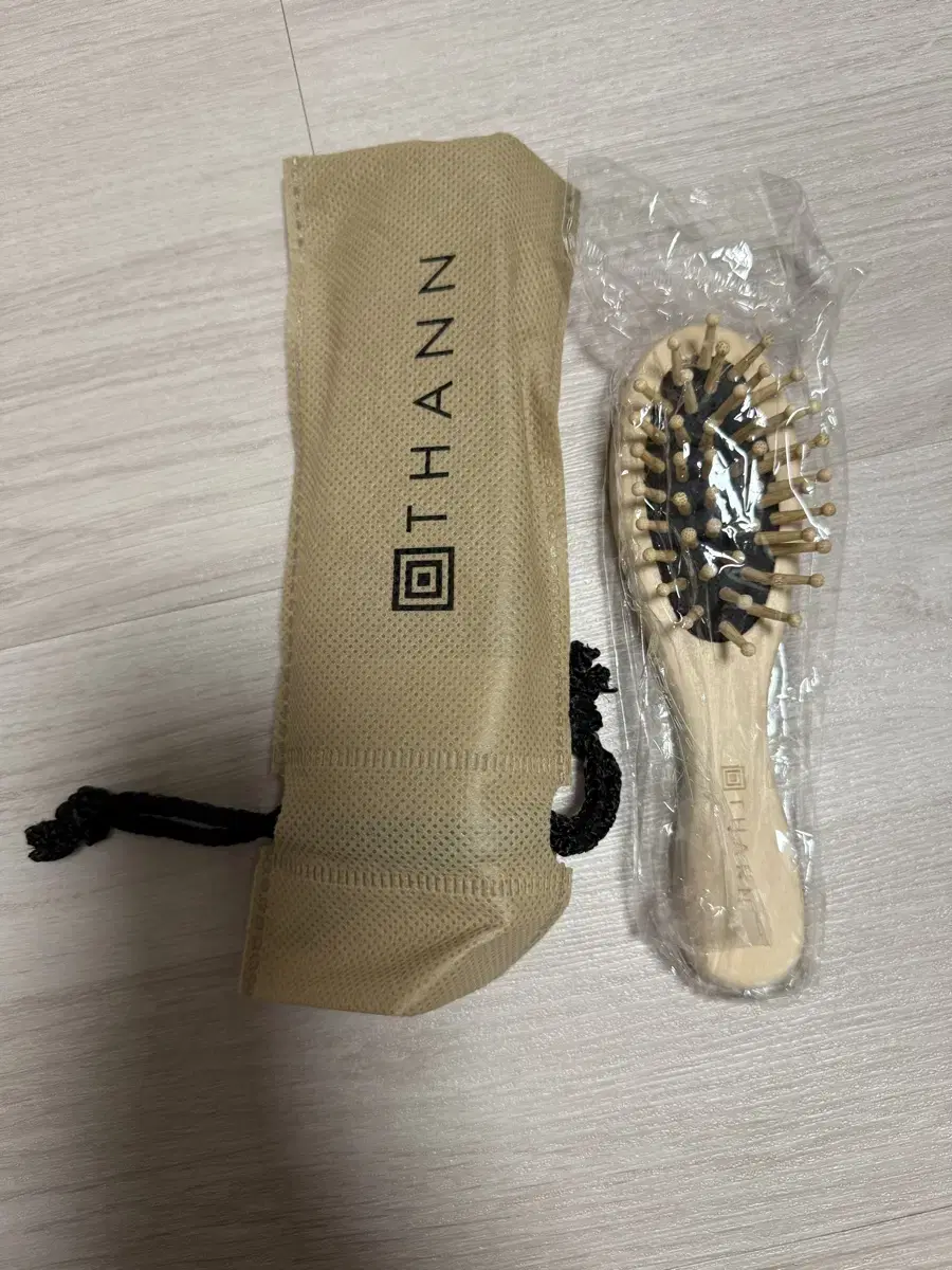 새제품)THANN 탄 머리빗