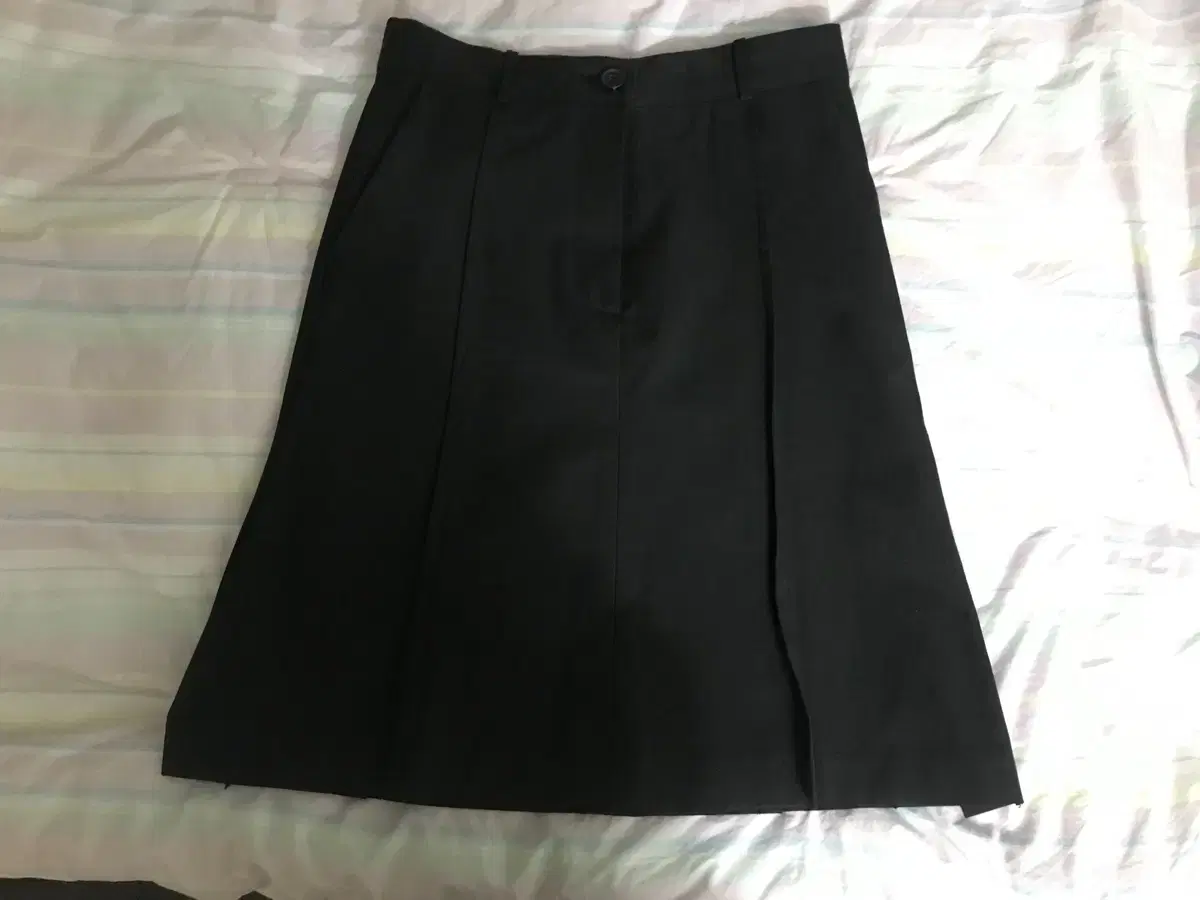 블랙 플리츠 미디스커트