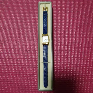 배터리 소진 제품 NINA RICCI 블루 가죽 벨트 손목시계