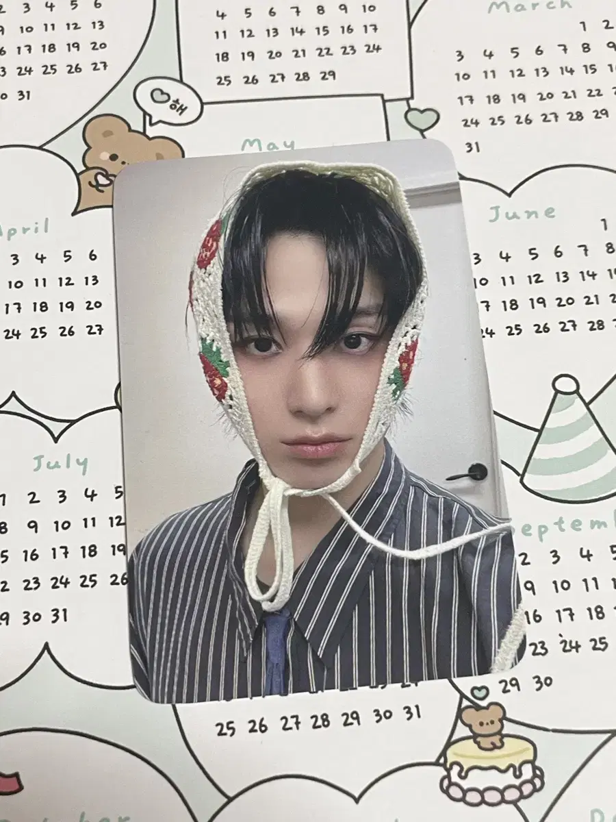 더보이즈 주연 도화선 딸기 뜨개두건 포카 덥뮤다