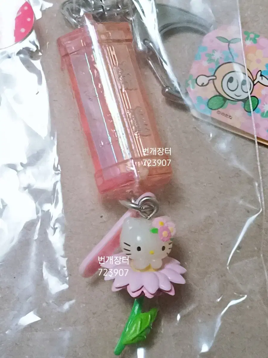 키티스트랩 꽃 요정 운세 제비뽑기 핑크 홀로그램 참