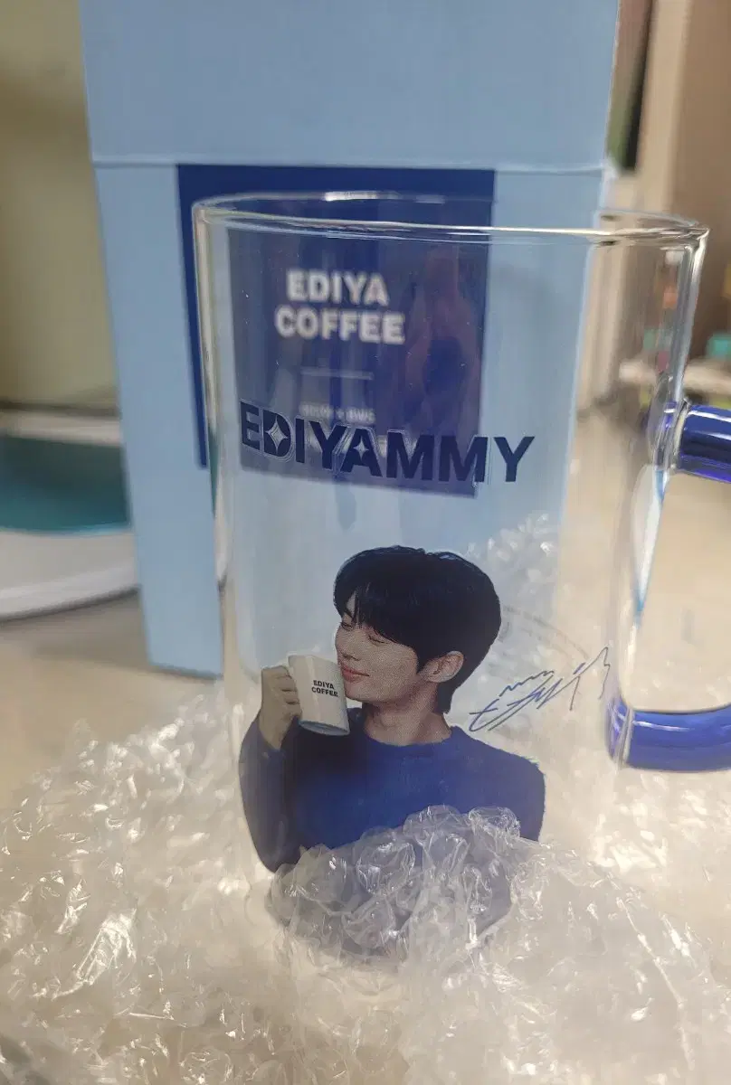 변우석 이디야 컵 팝니다
