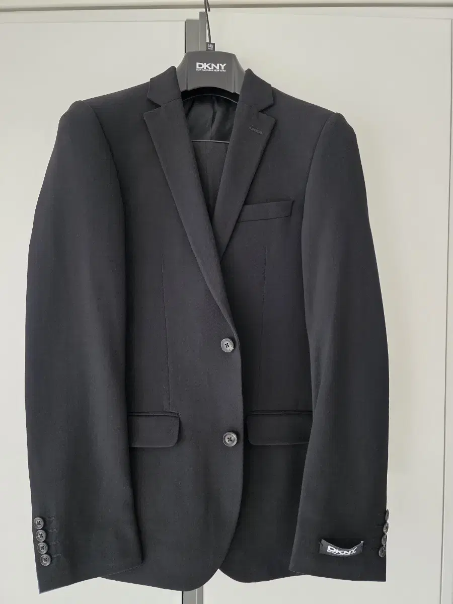 DKNY 사계절 블랙 정장 90