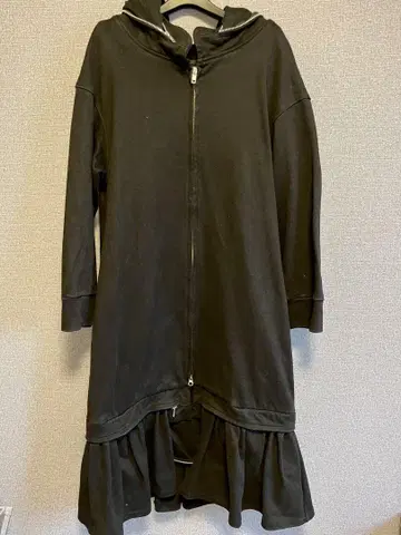 LIMI feu 후드 부착 블랙 후드티