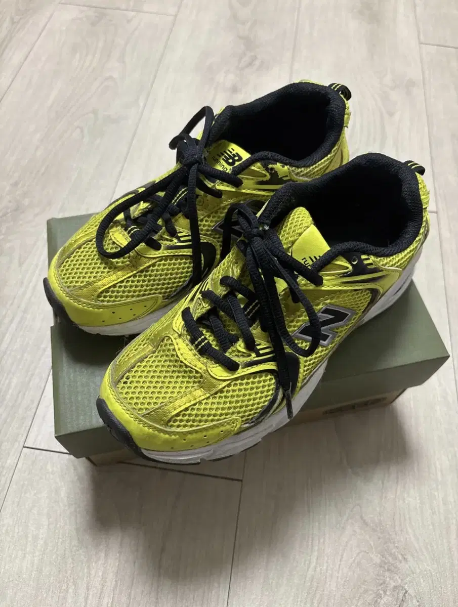 뉴발란스 530