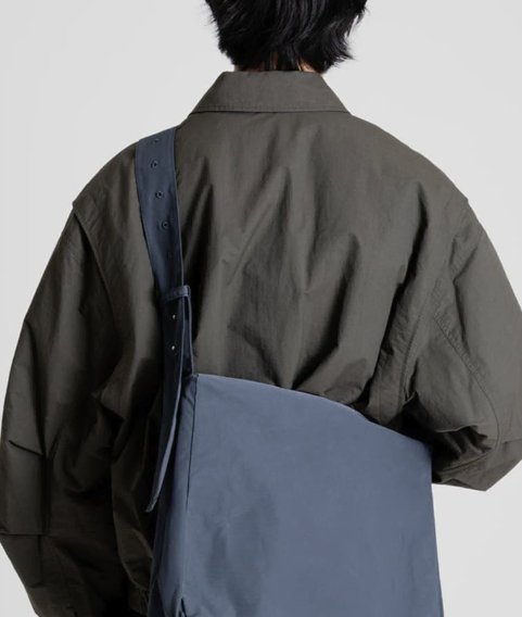 Amomento Big Square Cross Bag [Dark Navy]