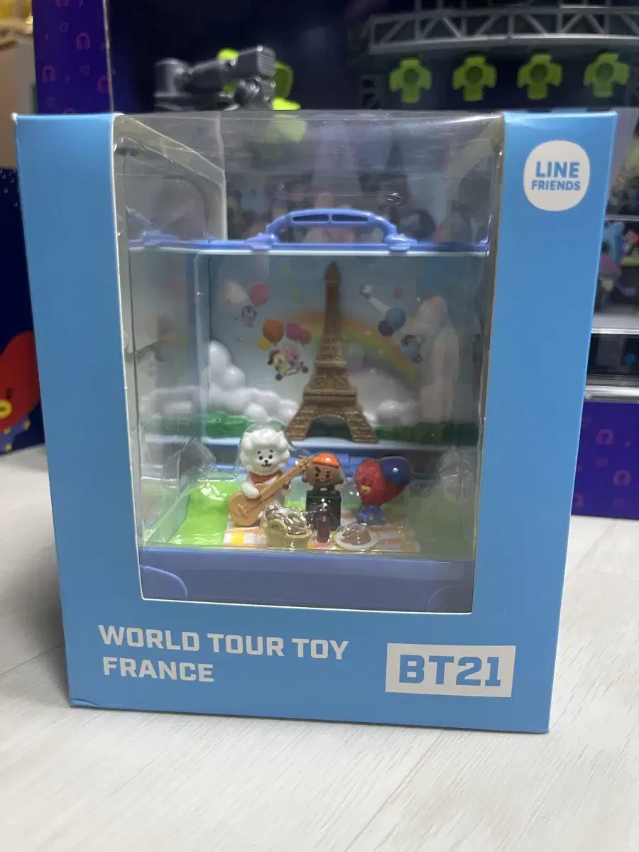 BT21 world tour toy france