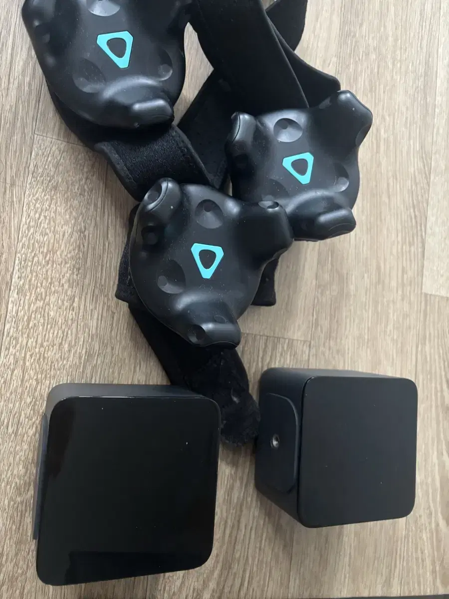 Vr htc vive or 트래커 스테이션 팝니다