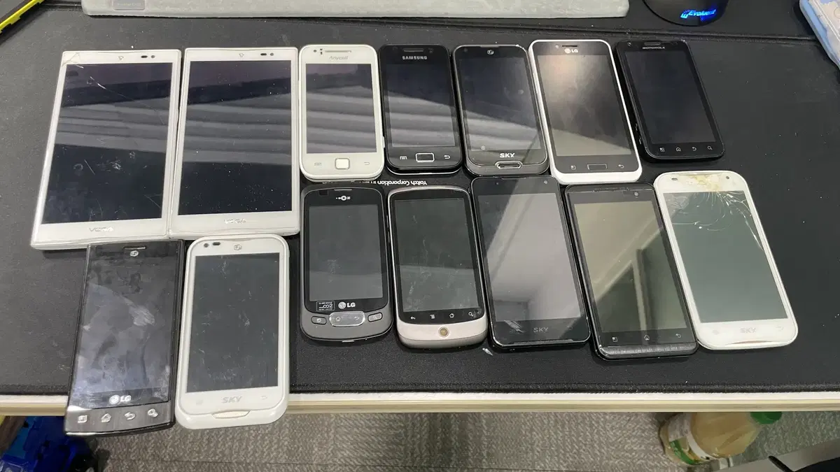 14 old-fashioned mobile phones and smartphones bulk /Tax-free