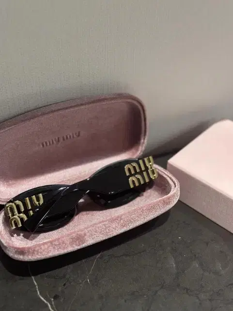 미우미우 miumiu 리가드 안경 팔아요