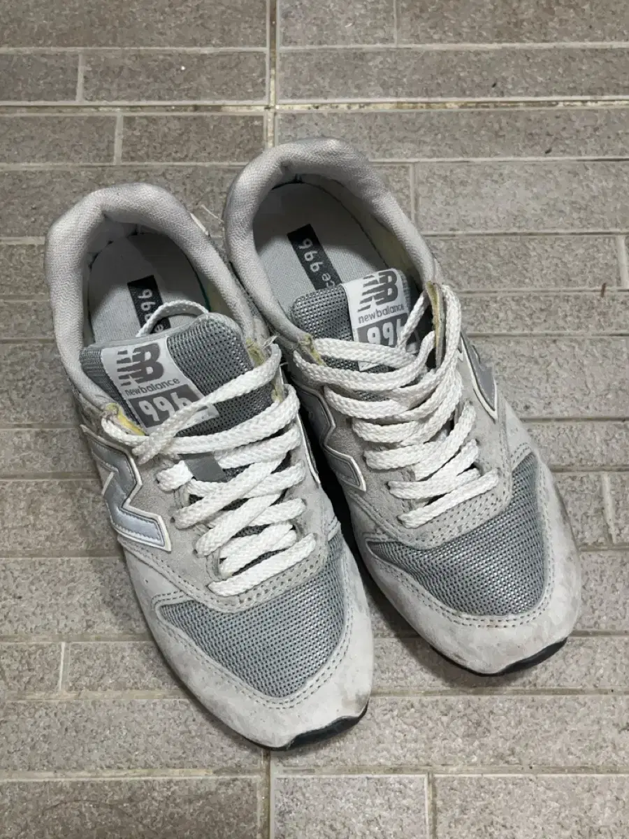 뉴발란스 클래식 996 230사이즈