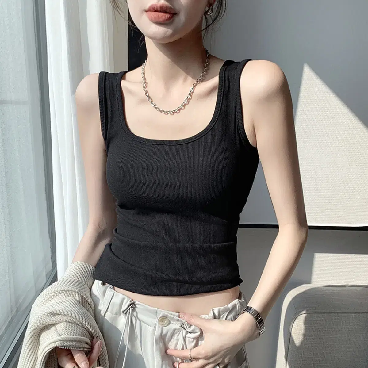 새상품) 스퀘어넥 나시티 민소매 블랙 검정색