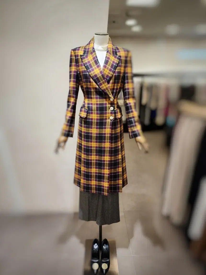 MOJO SPIN Jewelry Button Slit Long Jacket