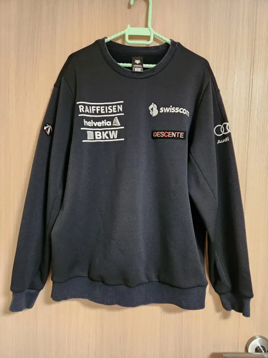 Descente Swiss Ski Team Black Embroidered Sweatshirt 95