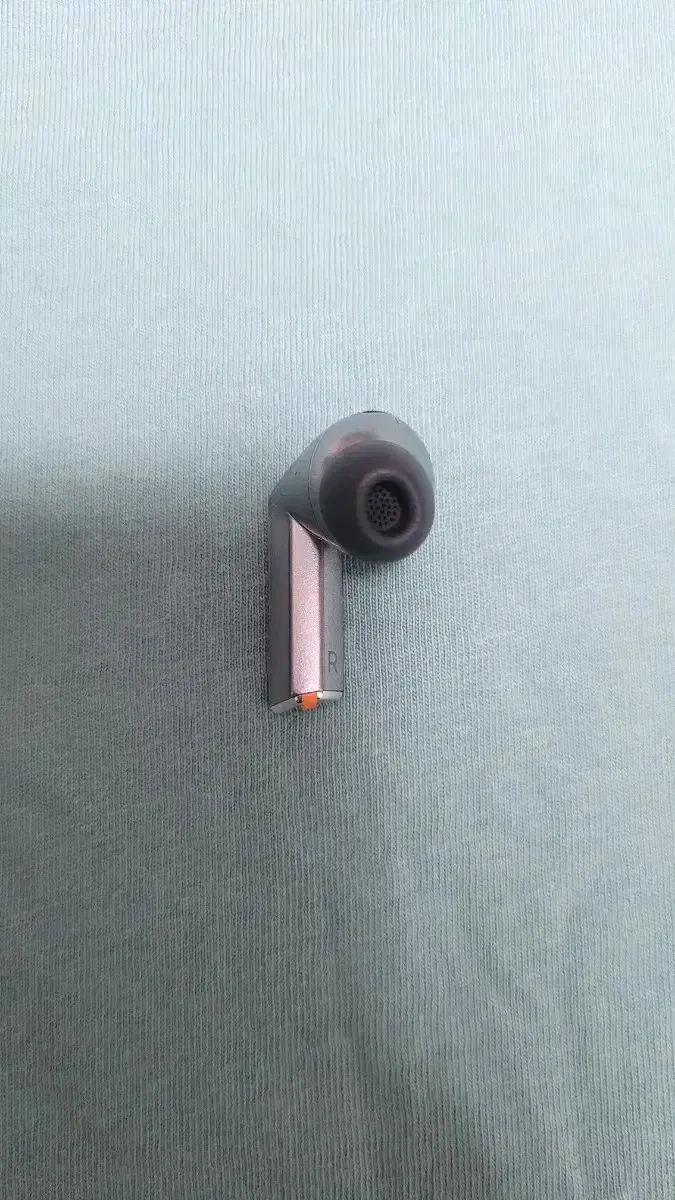 Buds 3 Pro right unit.