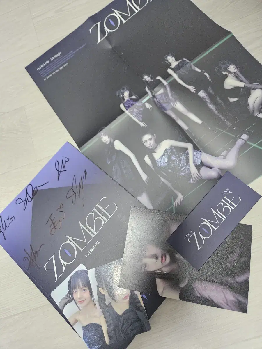 Everglow Everglow Zombie 5th Album sign poca poster Non-sale album
