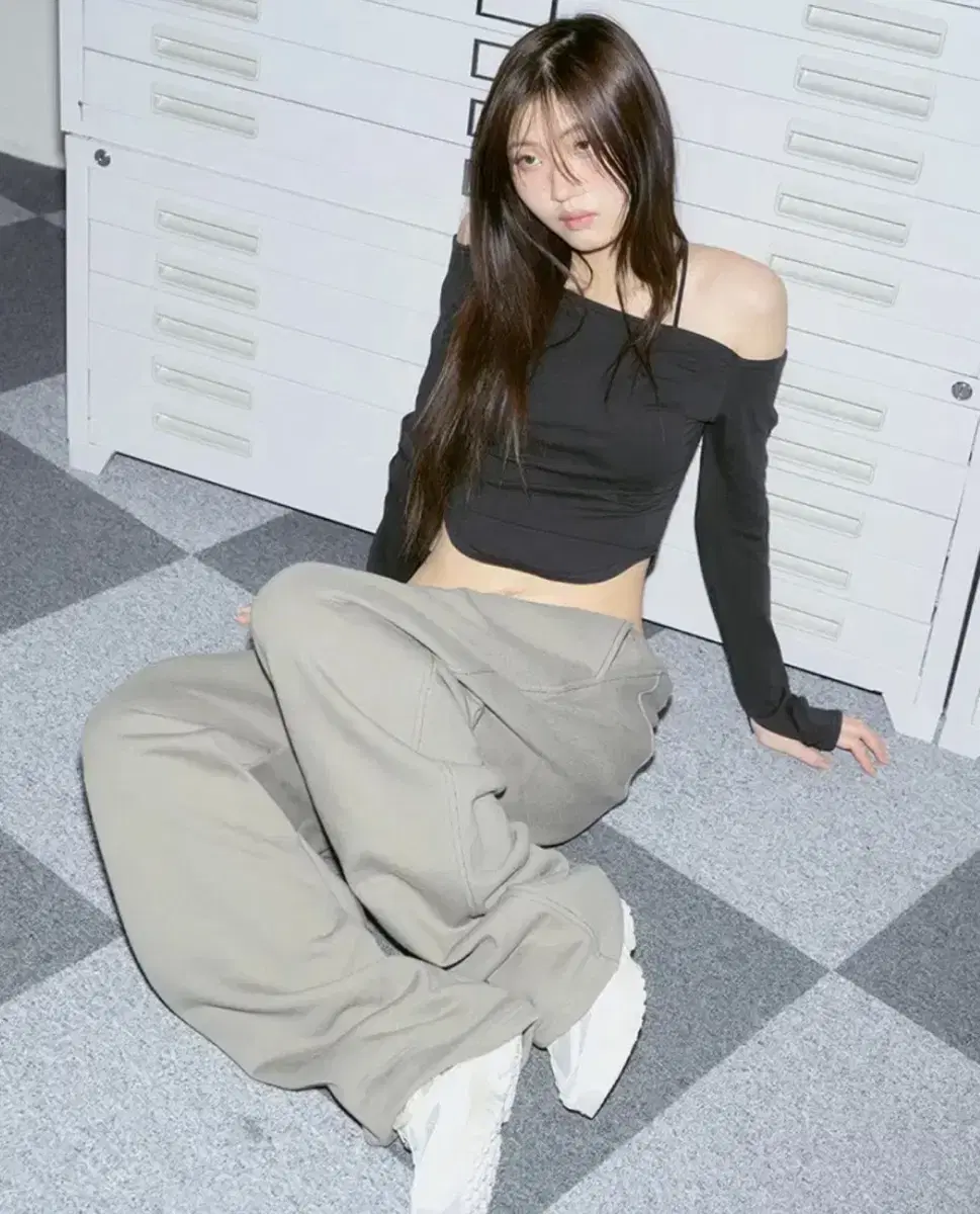 Please follow Eve Top Black Eve Off-Shoulder Top