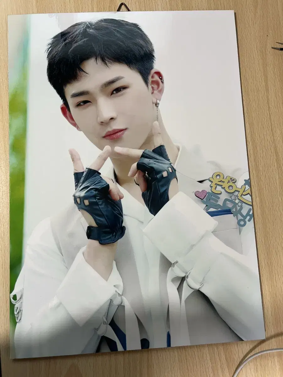 Oneus picture frame