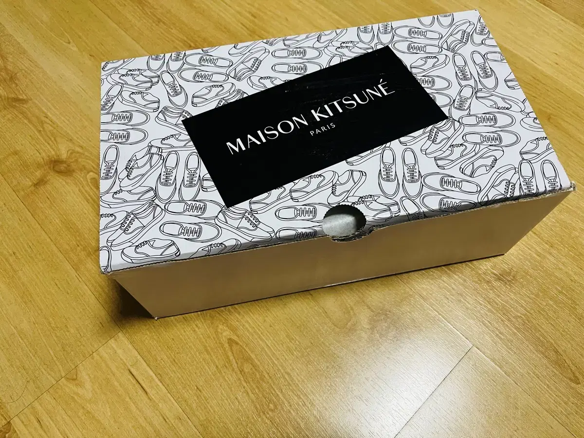 메종 키츠네 스니커즈 블랙 255 새제품