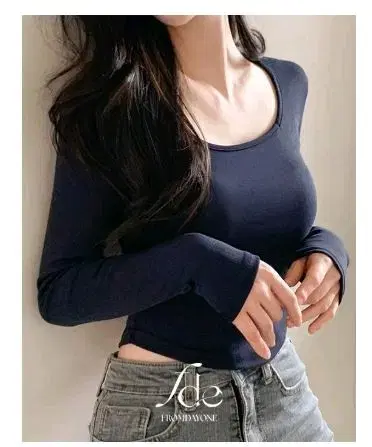 [새상품] 프롬데이원 제작 크롭 긴팔티 네이비