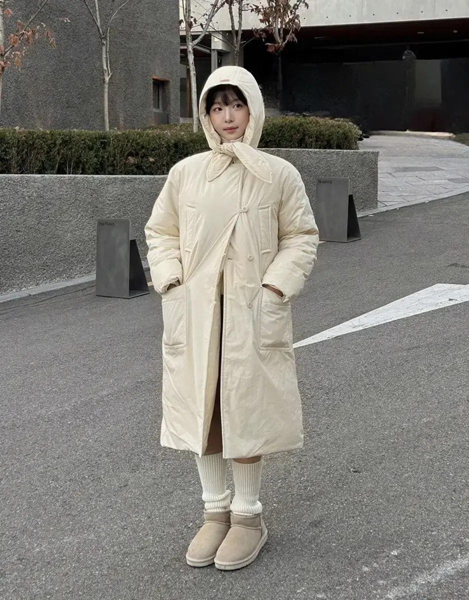 [커버낫 우먼] 후드 스카프 롱 다운 코트(버터)