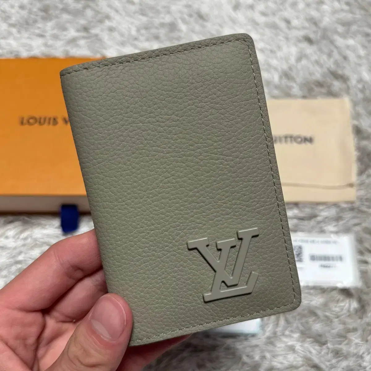 [OS] Louis Vuitton Aerogram Organizer Card Wallet Sage Gray