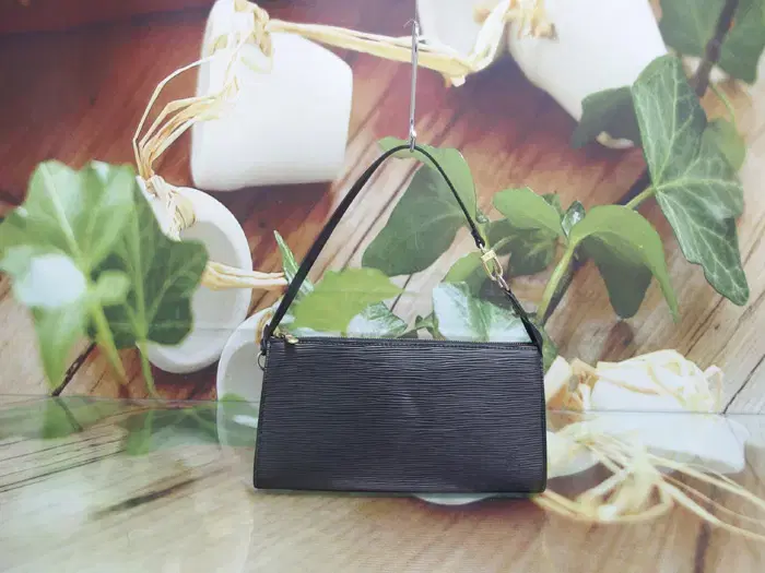 ルイヴィトン エピポーチ （ルイヴィトン エピ ポーチ） 