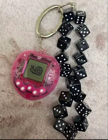 다이스형 비즈가 달린 디지털 반려동물 키링