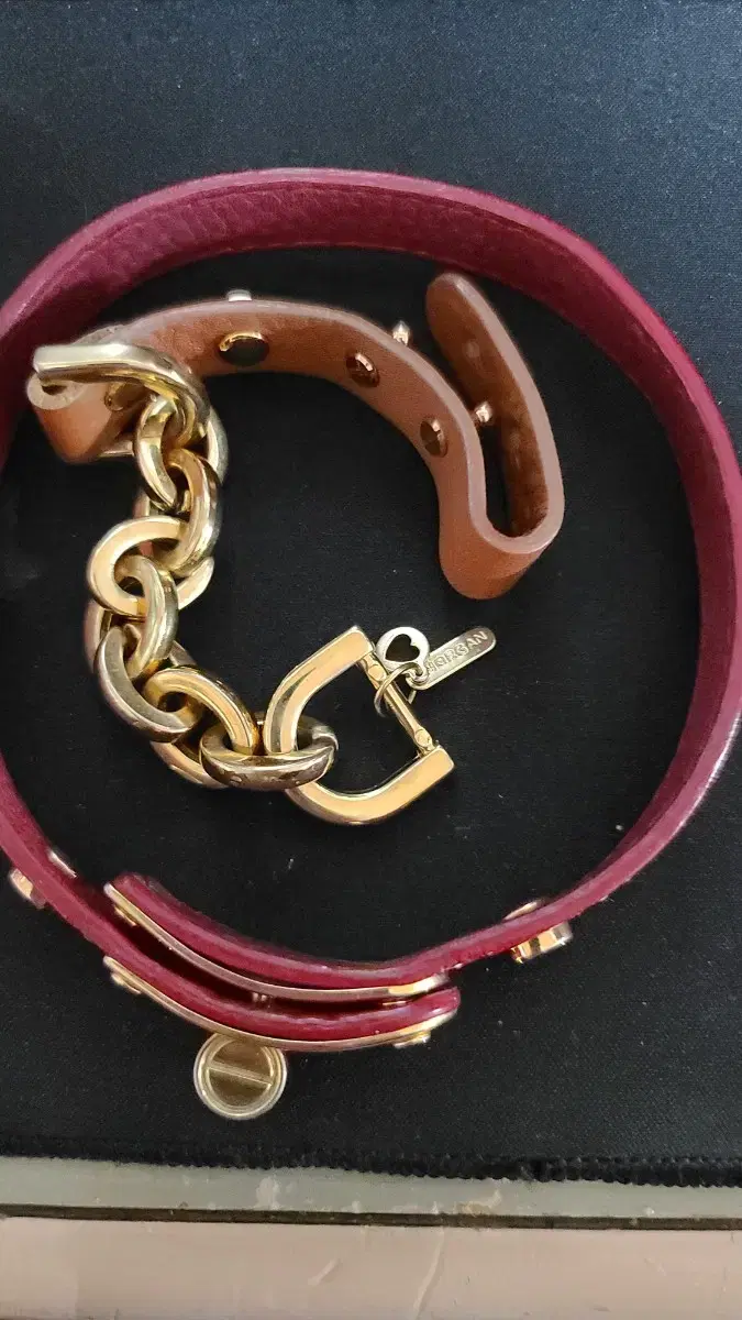 We are selling a set of Morganite women's bracelets.
