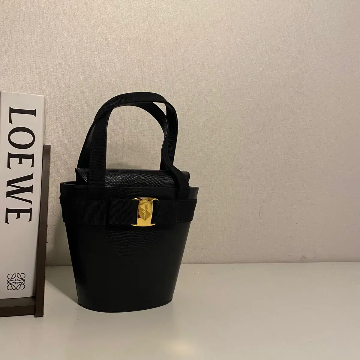 FERRAGAMO / 빈티지 페라가모 블랙 바라 버킷백 / 복조리