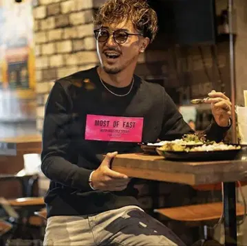 즉시 완판 아이템! 아담스 저글러 빅 로고 형광 핑크 롱 T 맨투맨